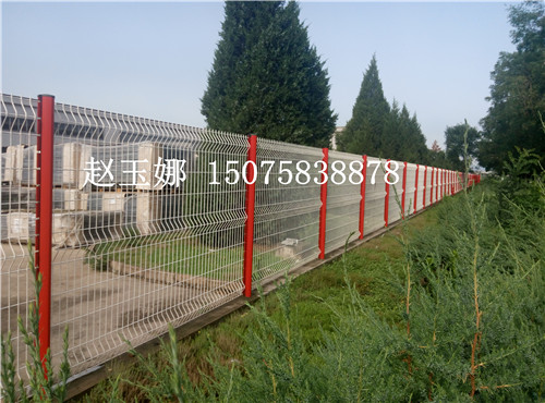 桃型柱護(hù)欄網(wǎng)，熔堅(jiān)固美觀于一身的護(hù)欄網(wǎng)產(chǎn)品
